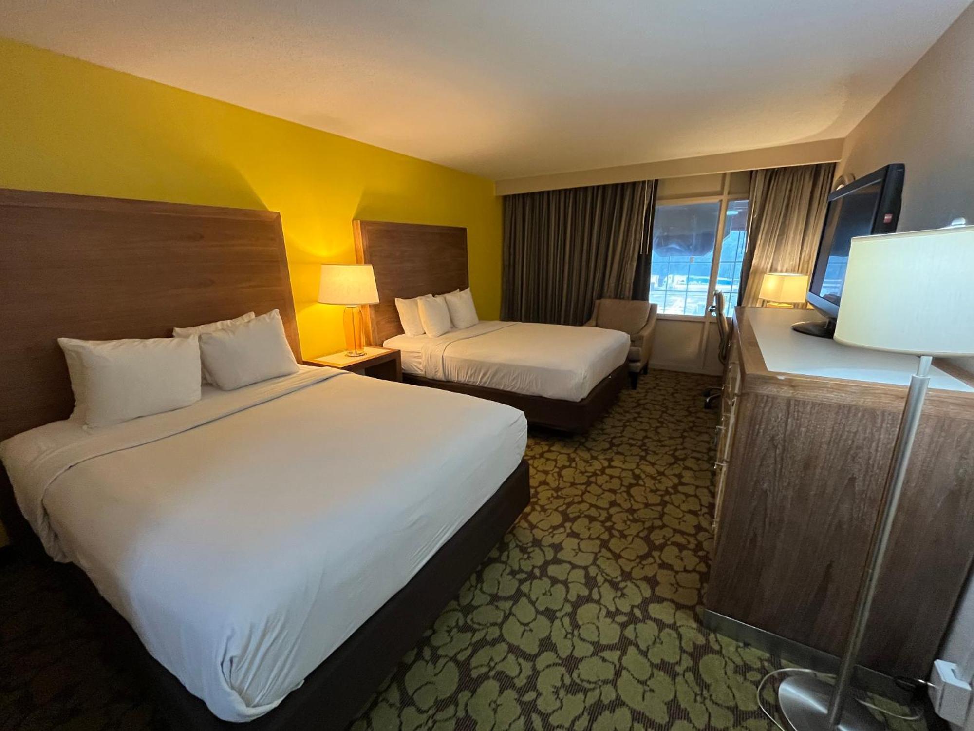 Ramada Plaza By Wyndham South End Airport Hotel 3*